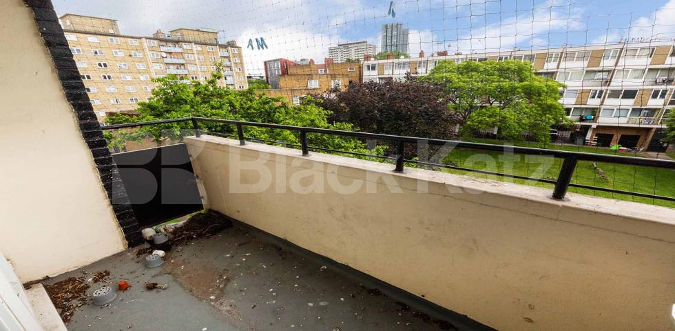 			CLOSE TO CITY UNI, 3 Bedroom, 1 bath, 1 reception Apartment			 Agdon Street EC1, CLERKENWELL